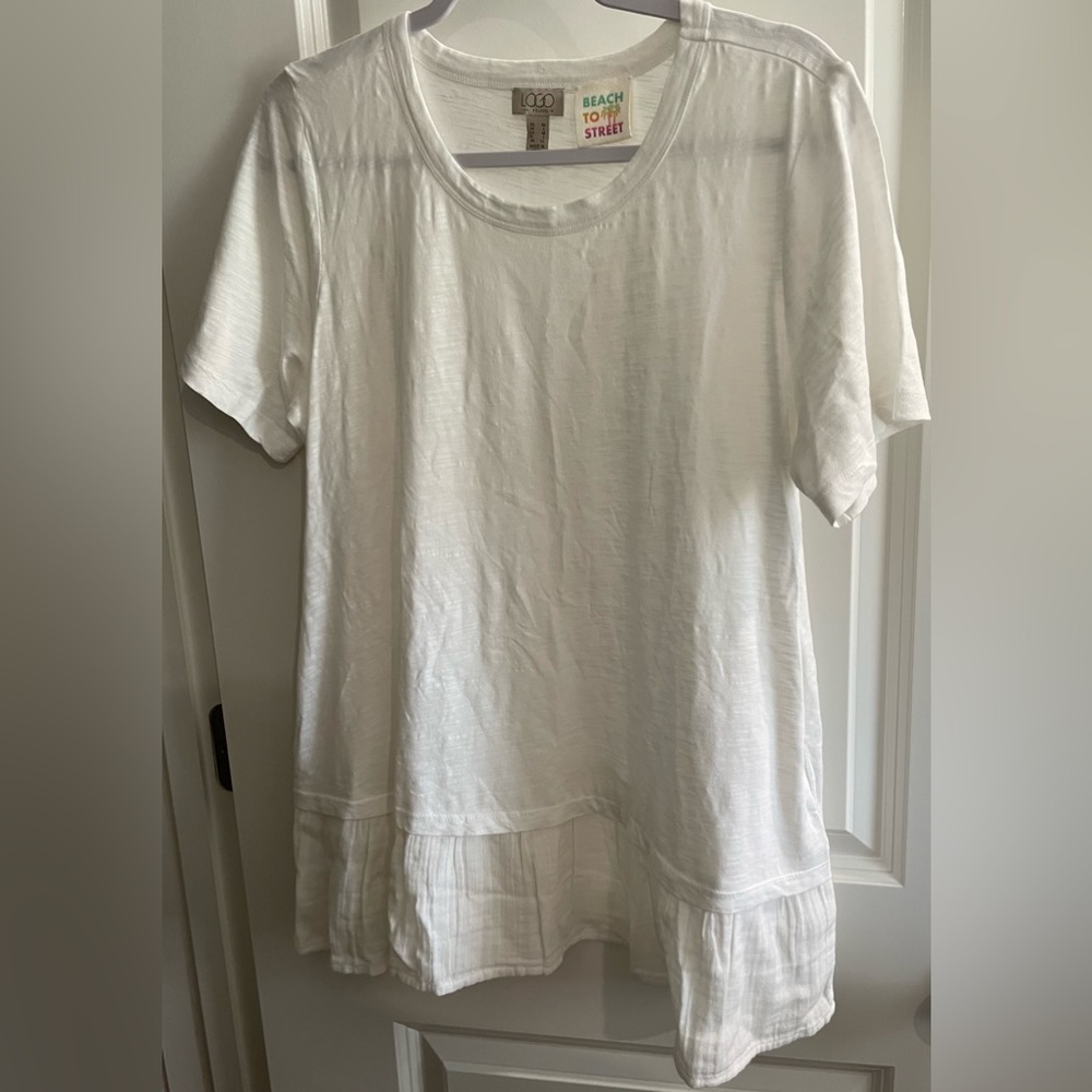 LOGO by Lori Goldstein Beach 🏖 to Street White Tee/T-shirt - NWOT